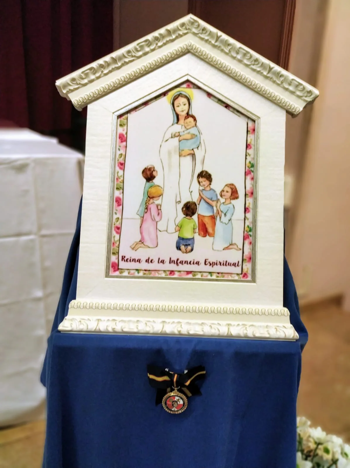 Imposición Medalla de Mérito de los Santos Ángeles Custodios al manto de la Virgen, Vallecas, Madrid